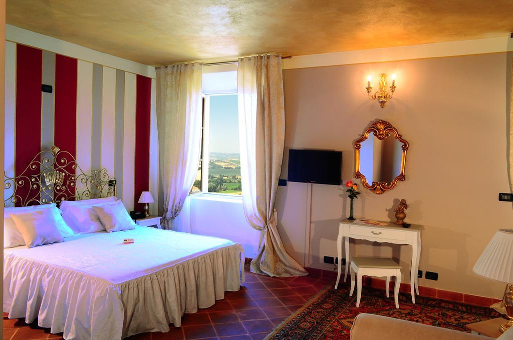 La Foresteria Del Castello - Wellness Hotel In Dimora Storica CastellʼAlfero 部屋 写真