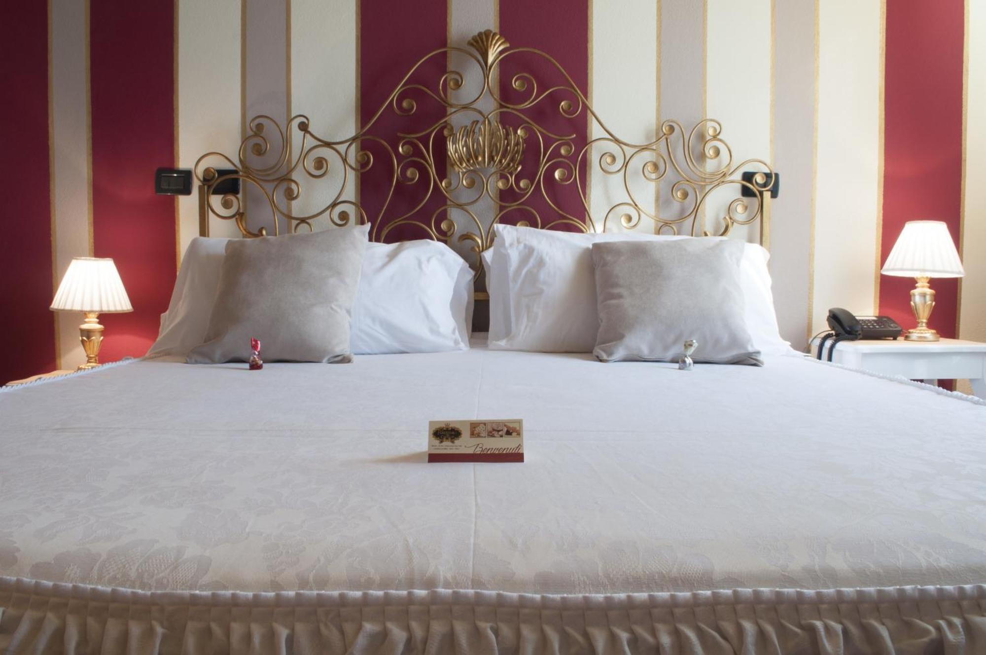 La Foresteria Del Castello - Wellness Hotel In Dimora Storica CastellʼAlfero 部屋 写真