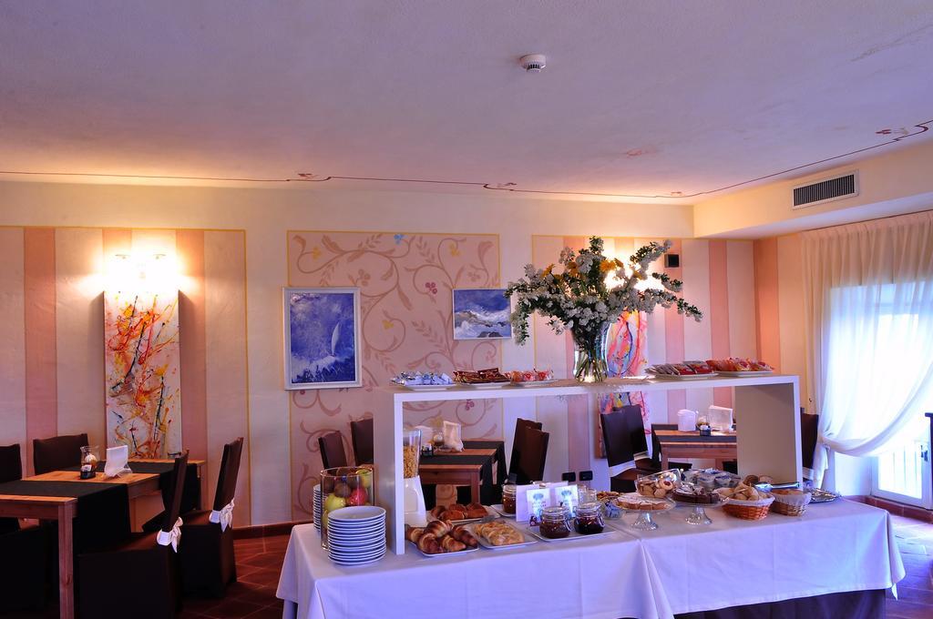 La Foresteria Del Castello - Wellness Hotel In Dimora Storica CastellʼAlfero エクステリア 写真