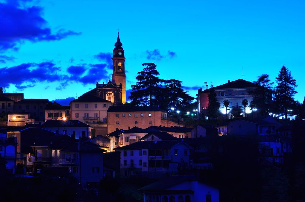 La Foresteria Del Castello - Wellness Hotel In Dimora Storica CastellʼAlfero エクステリア 写真