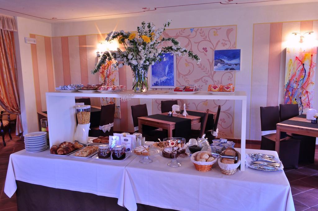 La Foresteria Del Castello - Wellness Hotel In Dimora Storica CastellʼAlfero エクステリア 写真