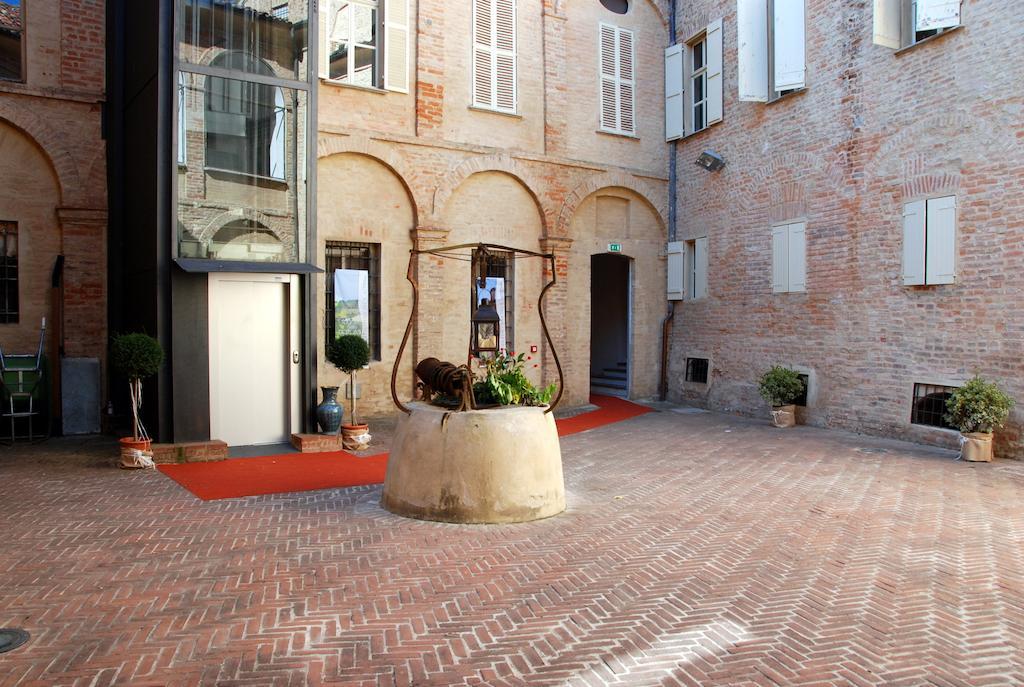 La Foresteria Del Castello - Wellness Hotel In Dimora Storica CastellʼAlfero エクステリア 写真