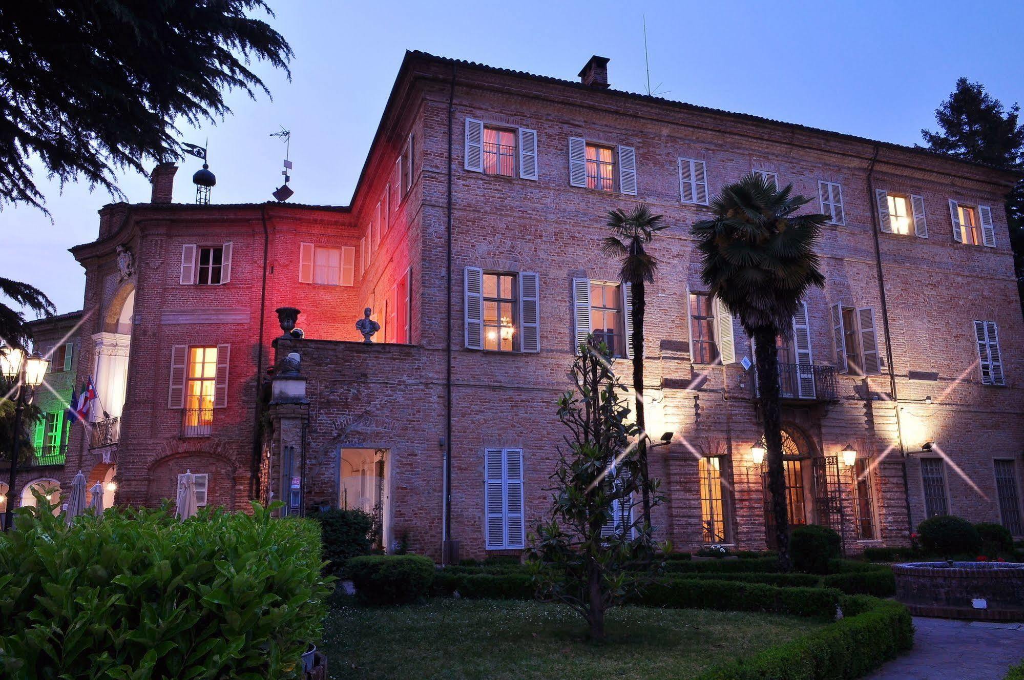 La Foresteria Del Castello - Wellness Hotel In Dimora Storica CastellʼAlfero エクステリア 写真
