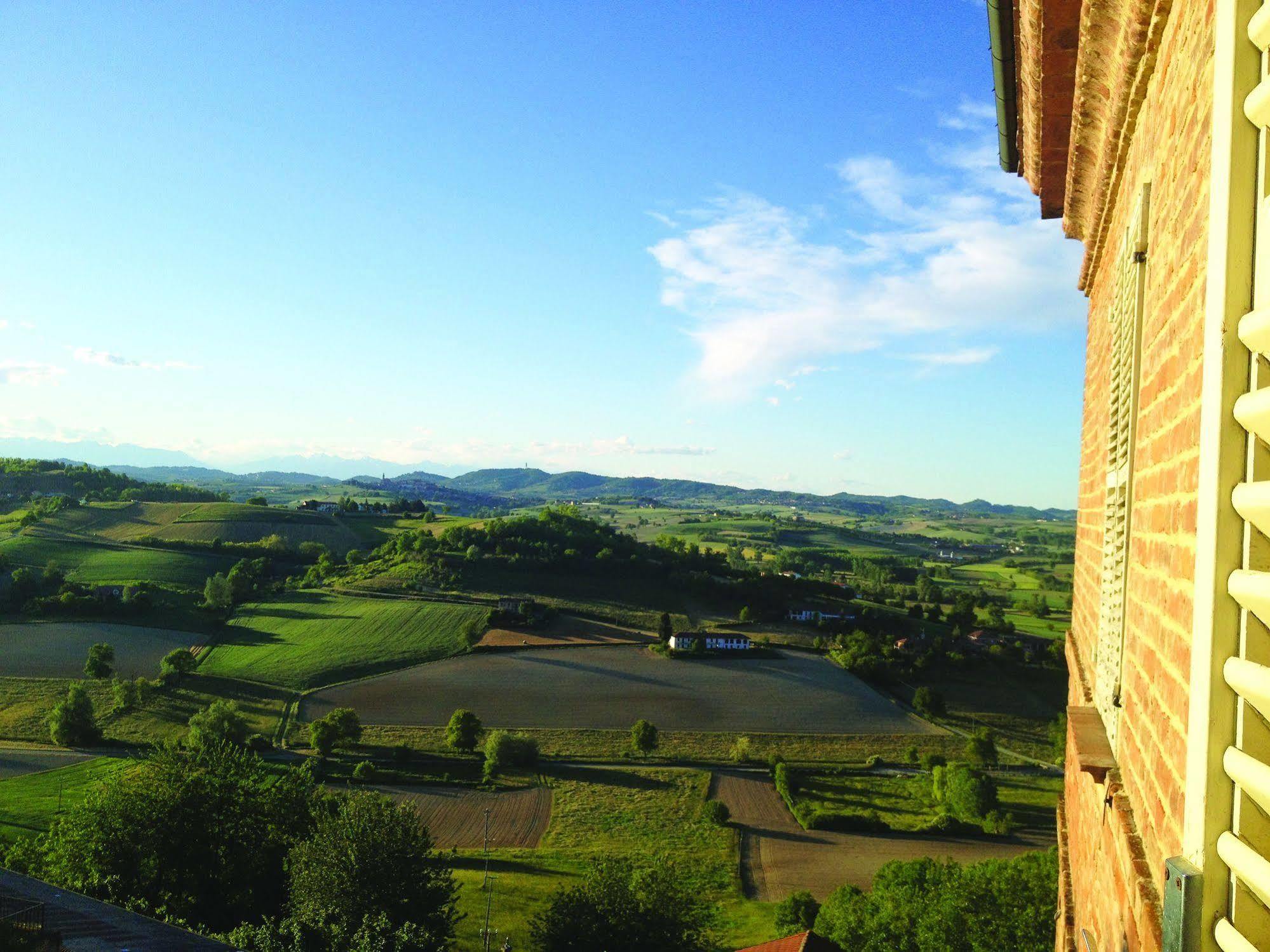La Foresteria Del Castello - Wellness Hotel In Dimora Storica CastellʼAlfero エクステリア 写真