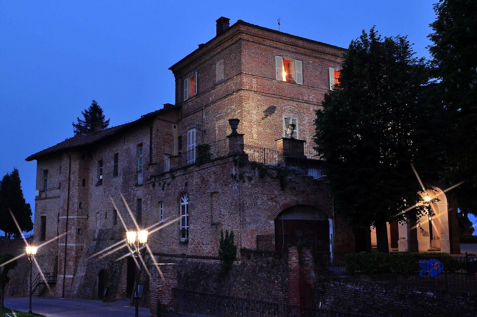 La Foresteria Del Castello - Wellness Hotel In Dimora Storica CastellʼAlfero エクステリア 写真