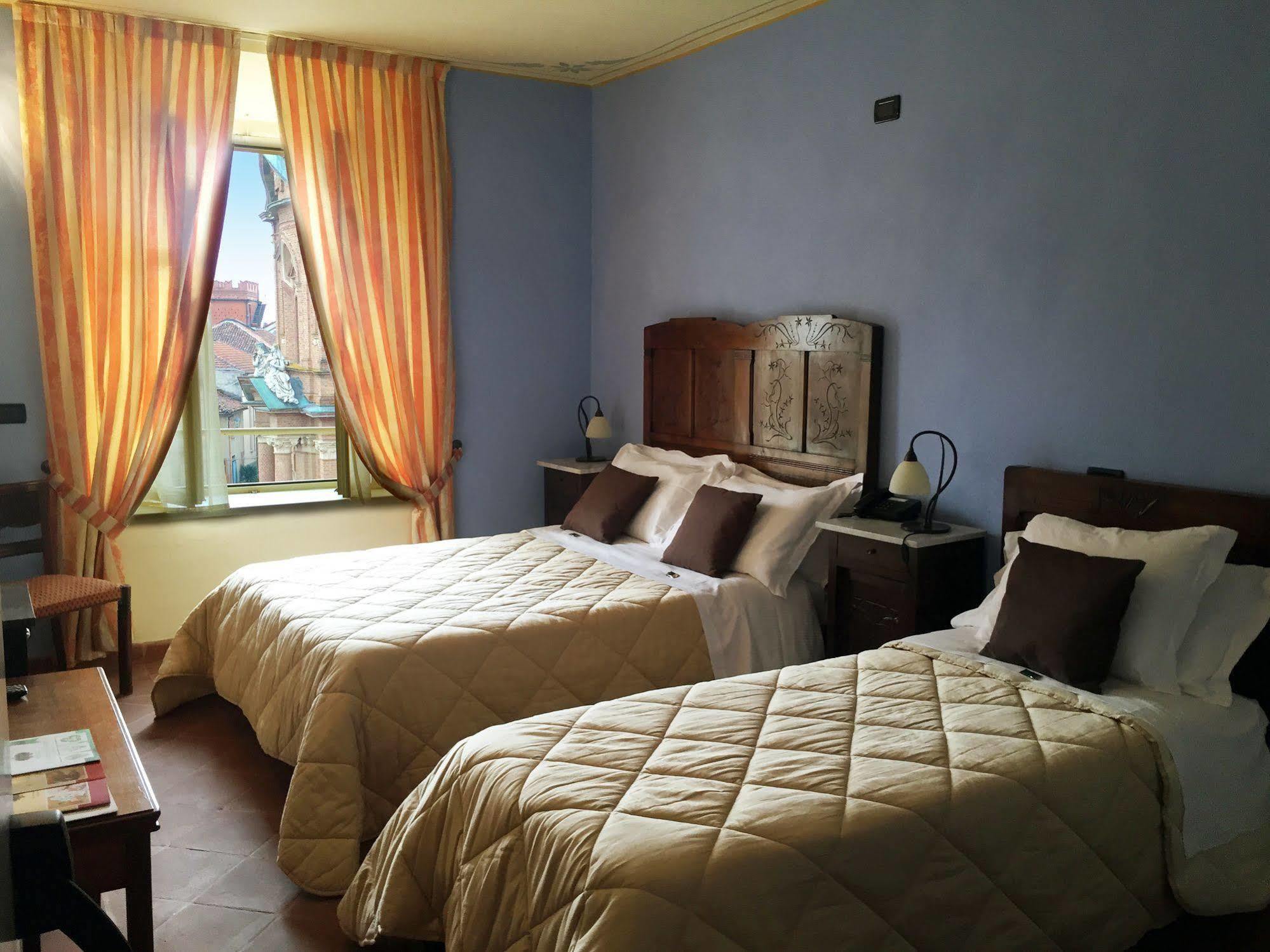 La Foresteria Del Castello - Wellness Hotel In Dimora Storica CastellʼAlfero エクステリア 写真