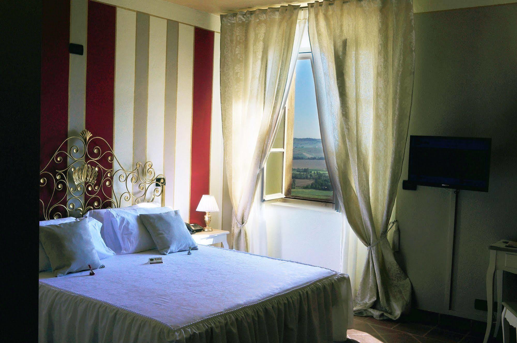 La Foresteria Del Castello - Wellness Hotel In Dimora Storica CastellʼAlfero エクステリア 写真