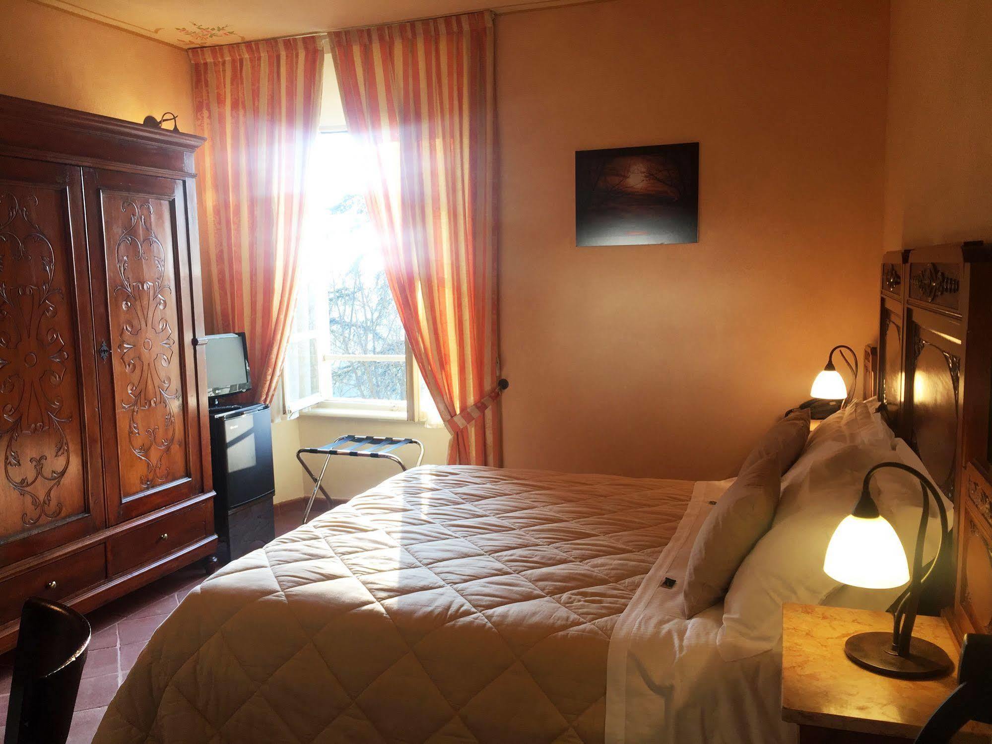 La Foresteria Del Castello - Wellness Hotel In Dimora Storica CastellʼAlfero エクステリア 写真