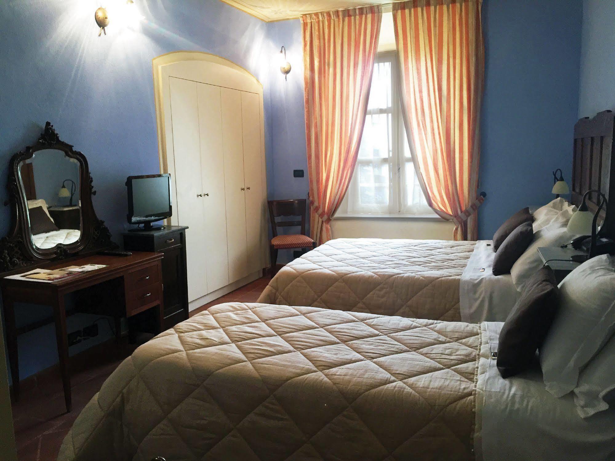 La Foresteria Del Castello - Wellness Hotel In Dimora Storica CastellʼAlfero エクステリア 写真