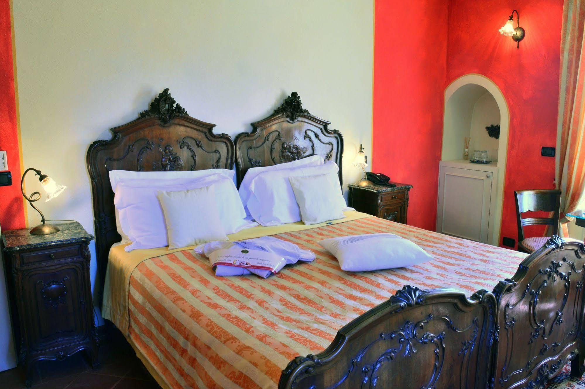 La Foresteria Del Castello - Wellness Hotel In Dimora Storica CastellʼAlfero エクステリア 写真