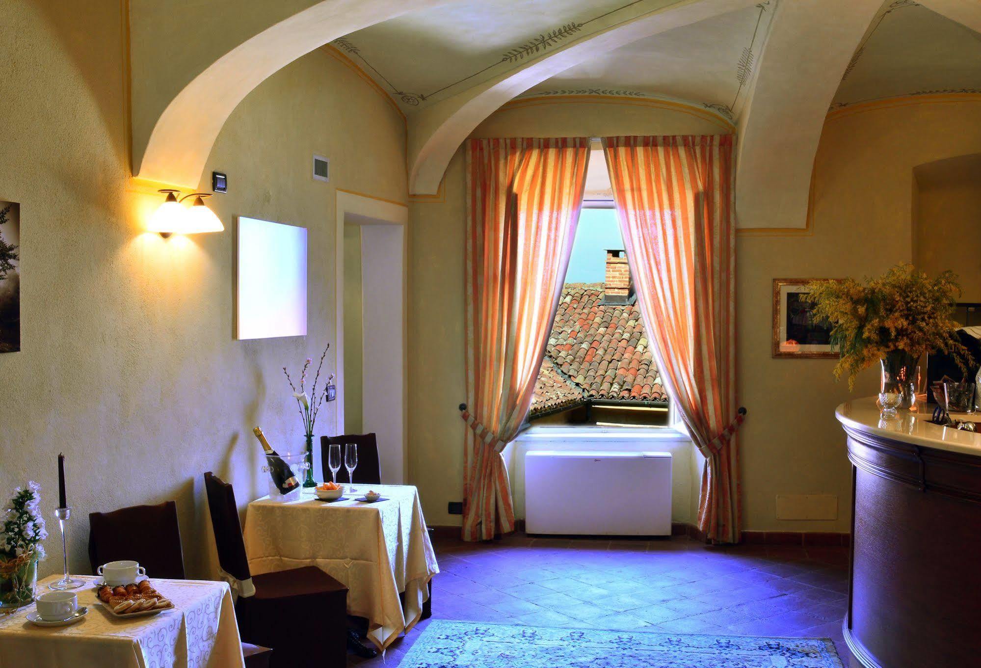 La Foresteria Del Castello - Wellness Hotel In Dimora Storica CastellʼAlfero エクステリア 写真