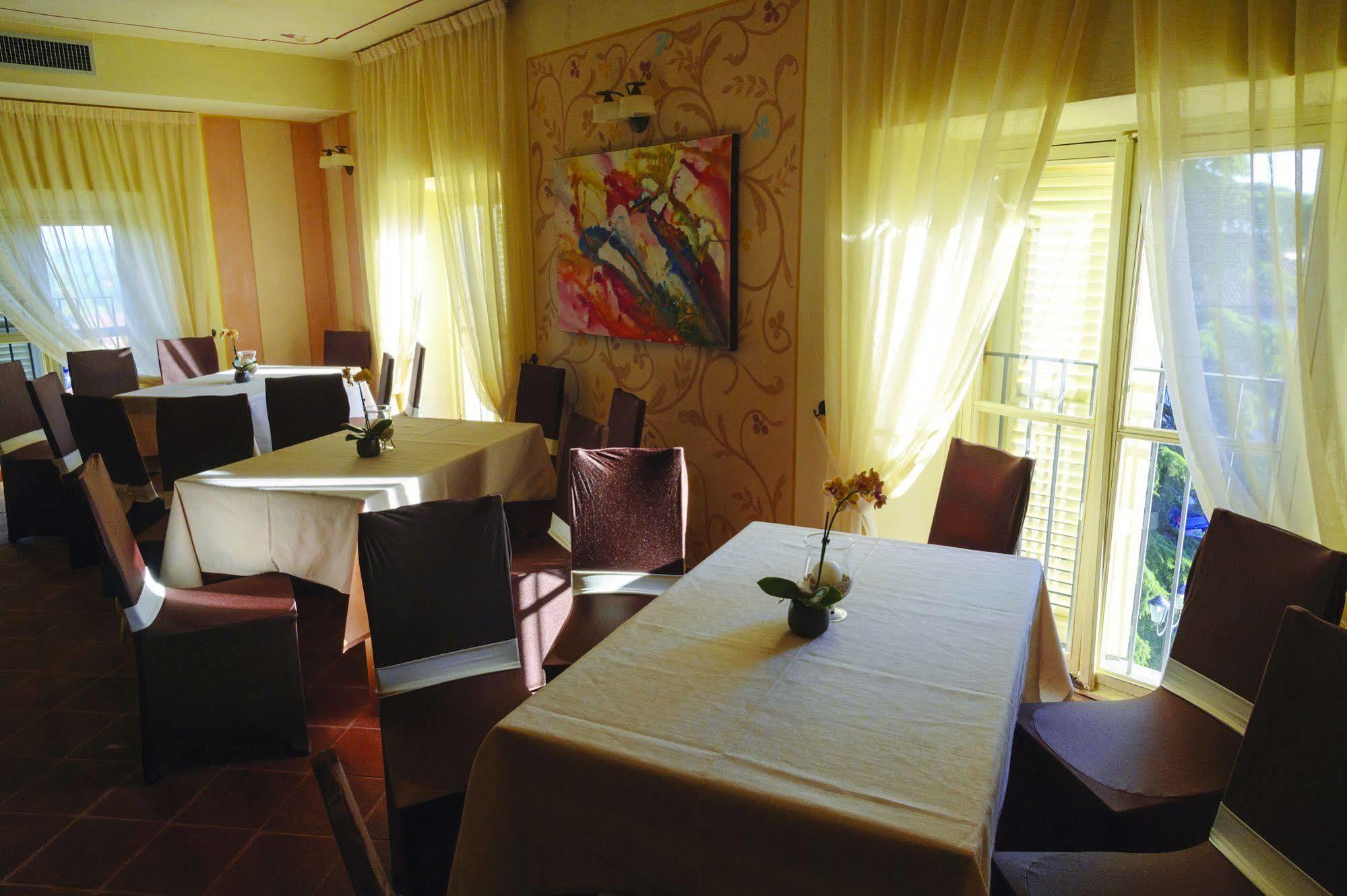 La Foresteria Del Castello - Wellness Hotel In Dimora Storica CastellʼAlfero エクステリア 写真