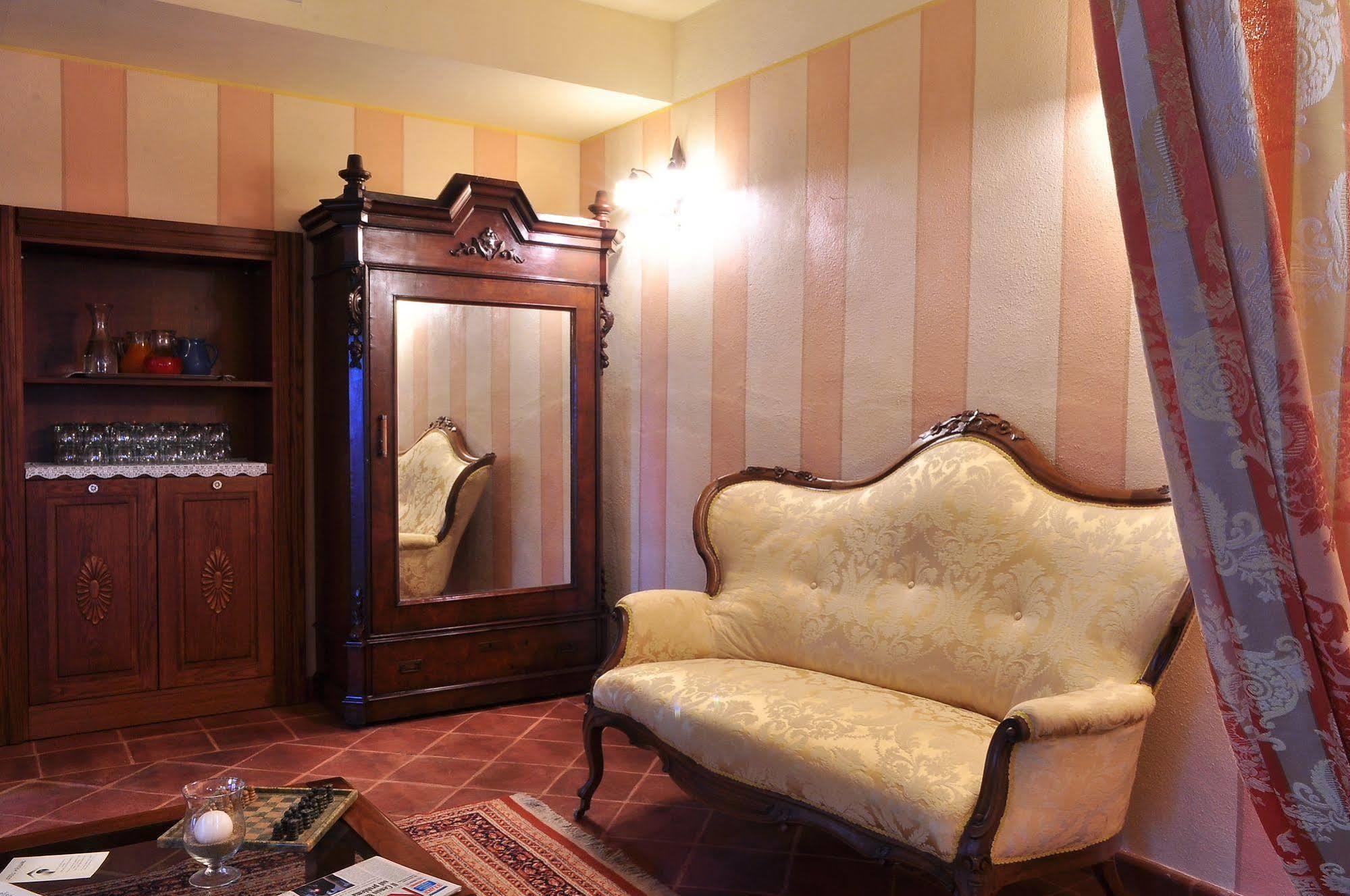 La Foresteria Del Castello - Wellness Hotel In Dimora Storica CastellʼAlfero エクステリア 写真